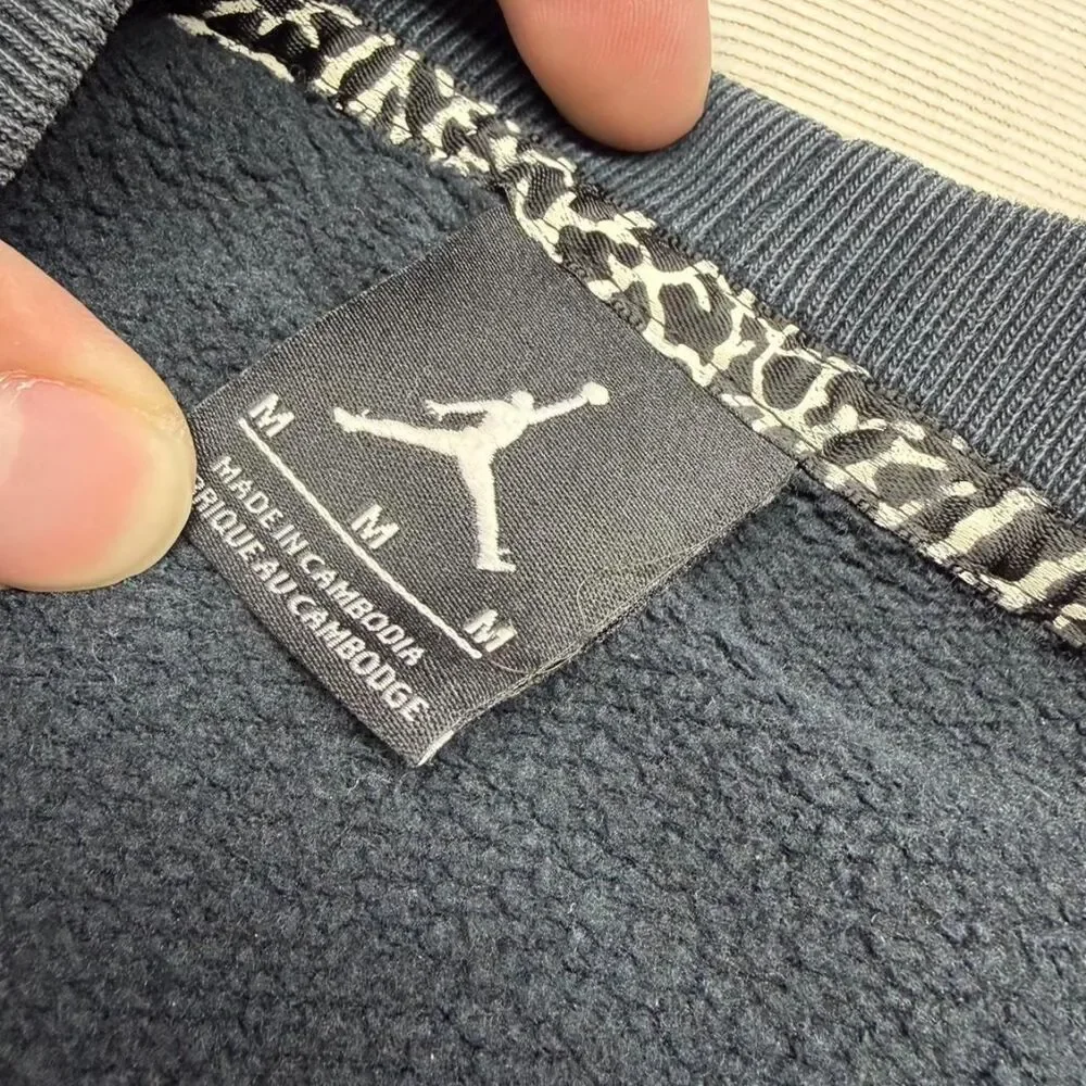 Jordan Men's Black and Navy Sweatshirt
